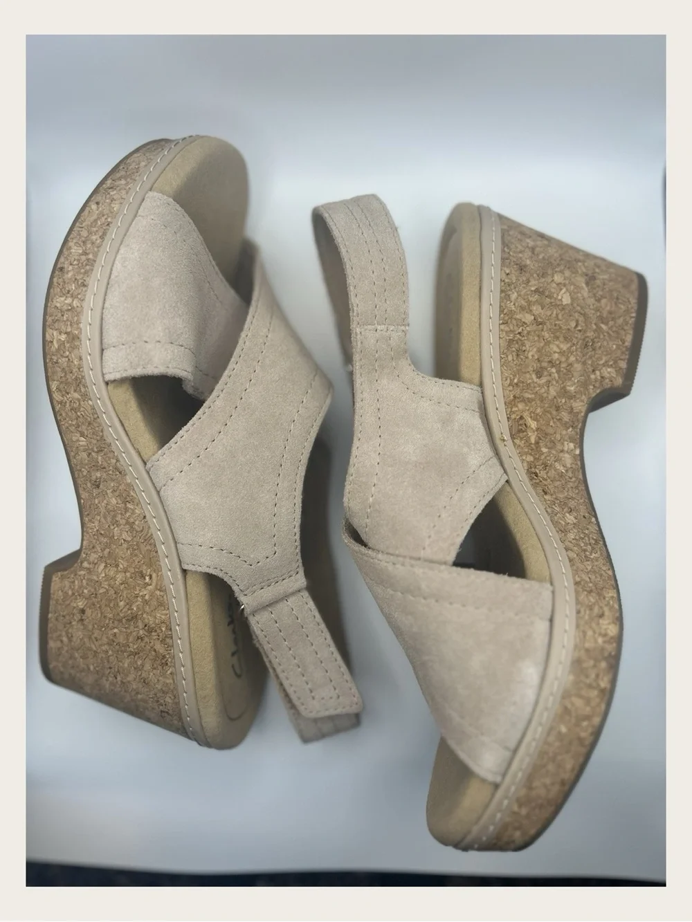 🌾✨ Clarks Giselle Cove Sand Suede Cork Wedge Sling-Back Sandals Women’s 8.5 M